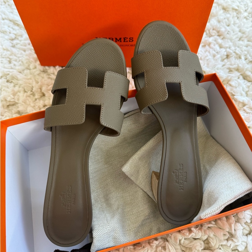 SOLD-Hermes Oasis Sandal Etoupe